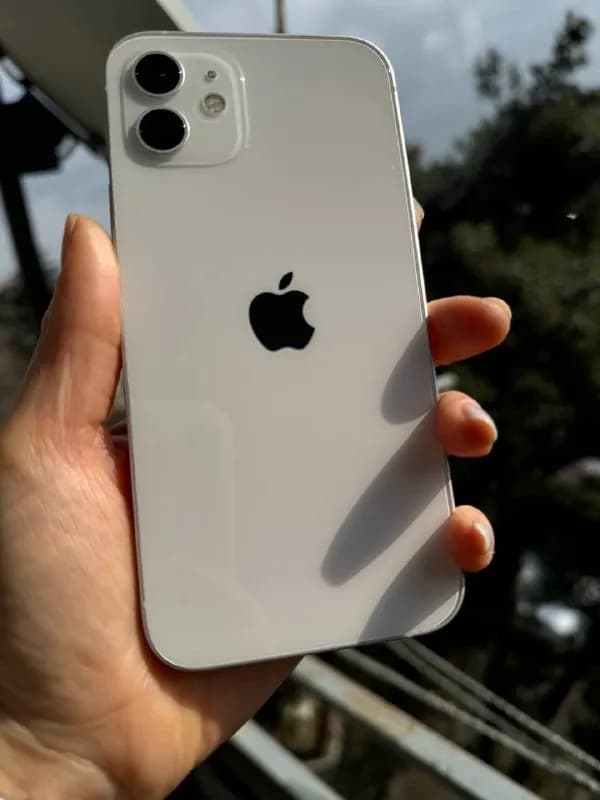 iPhone 12,64 gb, состояние почти нового, не ремонтировался. Цена 750 лари — Тбилиси — 750 ₾