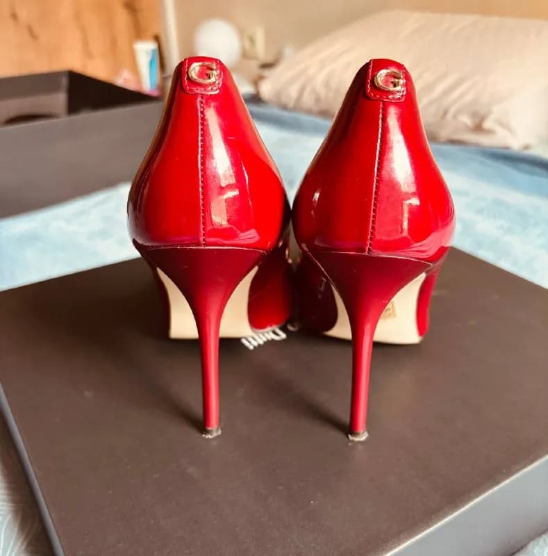 guess кожа, вишня 🍒 одевала один раз (цена магазина 170$) я Продам за 95 gel — Батуми — 170 ₾