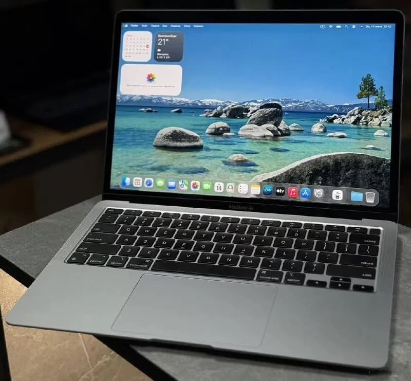MacBook Air M1 2020, 8 GB / 256 GB SSD в идеальном состоянии, все еще на гарантии — Батуми — 1 200 ₾