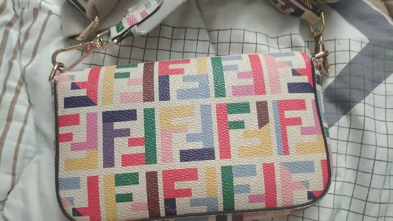 20 лари фирма gucci — Батуми — 20 ₾