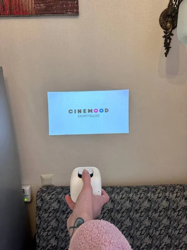 Cinemood CNMD0020E-08WT — это Smart TV на твоей ладони. Его размеры составляют всего 8,5×8,5×8,5 — Тбилиси