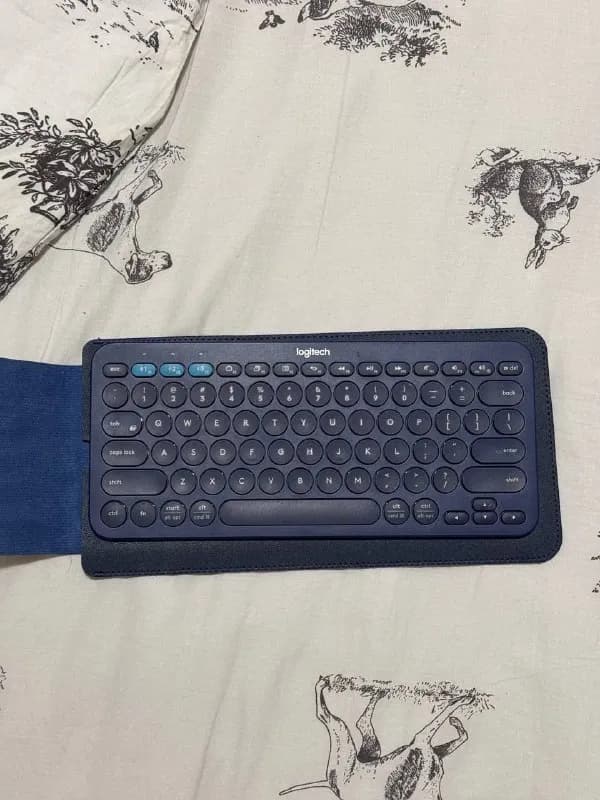 Logitech Pebble Keys 2 K380s Bluetooth Keyboard. Подключается по блютуз, без адаптеров для компьютер — Тбилиси — 70 ₾