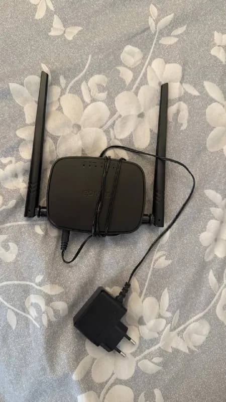 Tenda 4g router, хороший компактный роутер. 70 лари. Если надо есть еще симка, оплачена на месяц — Батуми — 70 ₾