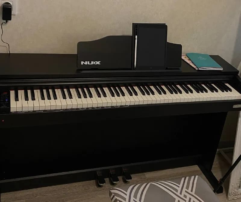 NUX WK 400, практически новый инструмент, покупала год назад. — Батуми — 1300 ₾