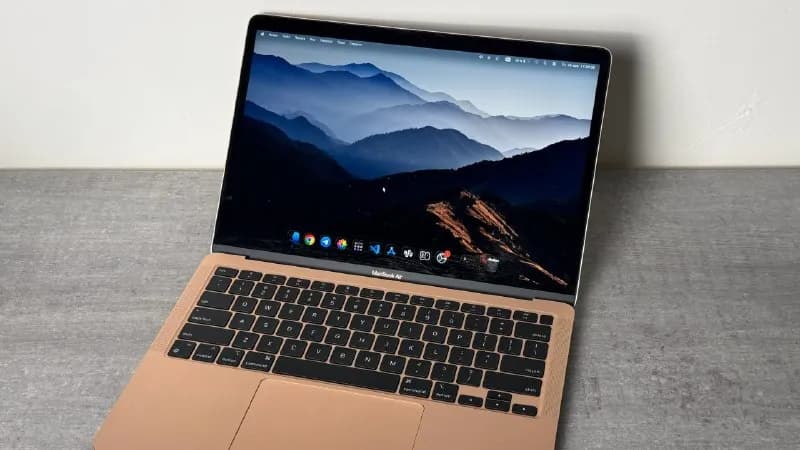 MacBook Air 13 M1 (8/256 ГБ) — Батуми — 1,400 ₾