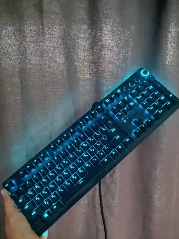 Продам киберспортивную оптическую клавиатуру Razer Huntsman Elite