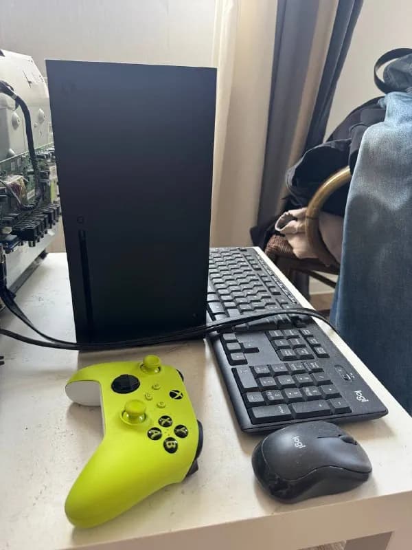 1.Продам Xbox series X с жестким кейсом для транспортировки. Геймпад оригинальный, на гарантии в зум — Тбилиси — 1 100 ₾