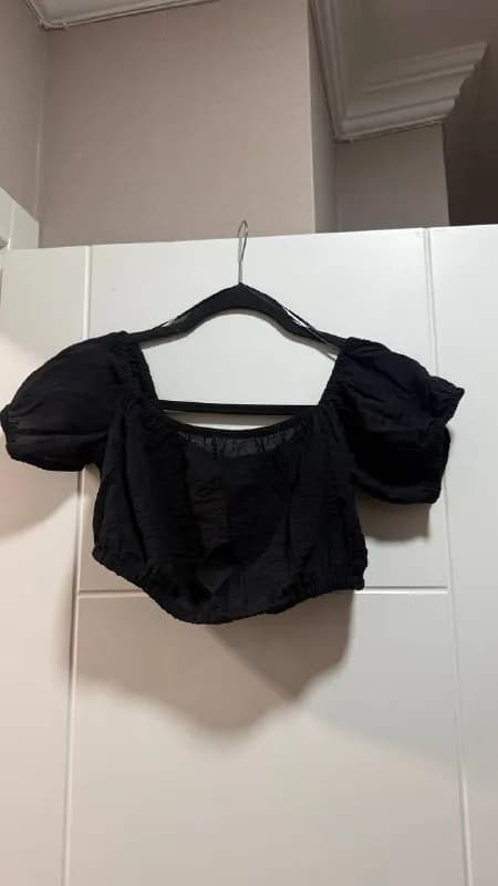 H&M со спущенными рукавами — Батуми — 5 ₾