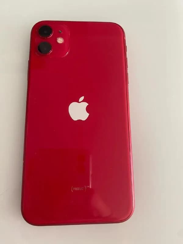 IPhone 11. В хорошем и полностью рабочем состоянии. 300 gel. Чехол в подарок. Метро Делиси. — Тбилиси — 300 ₾