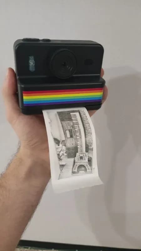 Фотоаппарат на чековой бумаге