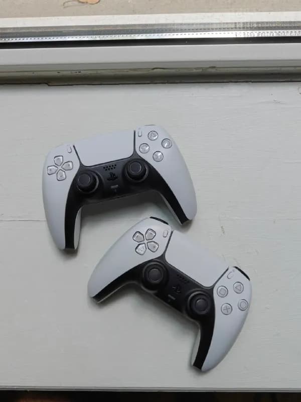 Playstation 5, ps5 с дисководом и двумя геймпадами. В хорошем состоянии, с коробкой. 1200 gel — Тбилиси — 1 200 ₾