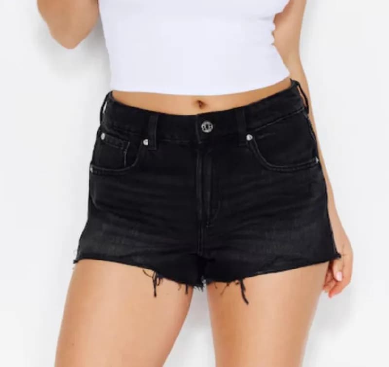 1. Черные джинсовые шорты, женские H&M — Батуми — 15 ₾
