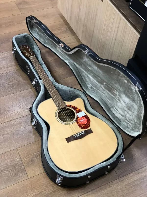 Fender CC-140SCE. Состояние как новая, также установил допольнительно «скретчпад» из фанеры (можете у — Тбилиси — 1400 ₾