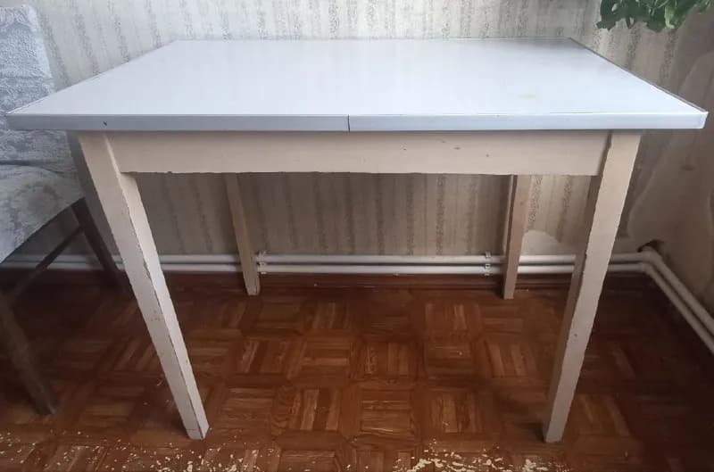 60×96 см. Немного покрасить ножки и будет как новый.Цена 50 лари.Самовывоз — Тбилиси — 50 ₾
