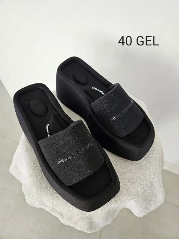 1) Чапы — копия Alexander Wang. Для меня немного тяжеловаты на ноге. Носила 2 раза. Размер 38 — Тбилиси