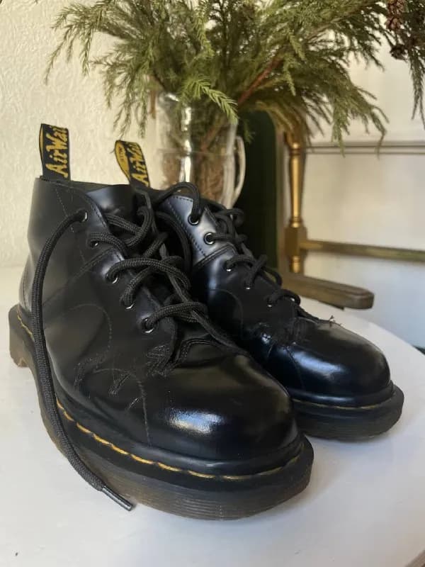 DR. Martens. Размер на маркировке 39, по факту подходят на 38. Натуральная кожа. Цена 160 лари. Ваке — Тбилиси — 160 ₾
