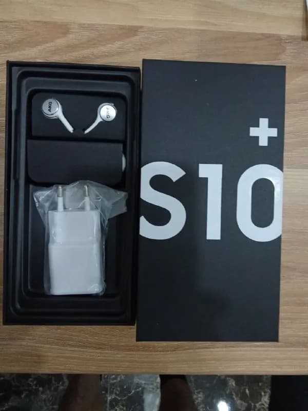 Samsung Galaxy S10+ 128гб чехол наушники зарядка Цена 1400 лари — Батуми — 1 400 ₾