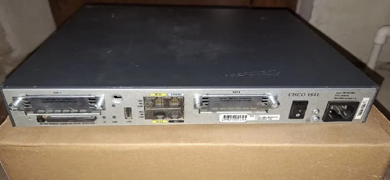 Cisco 1841. 100 лари. Вазисубани. — Тбилиси — 1 841 ₾