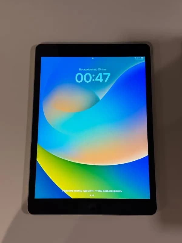 Apple iPad [телефон]GB Silver