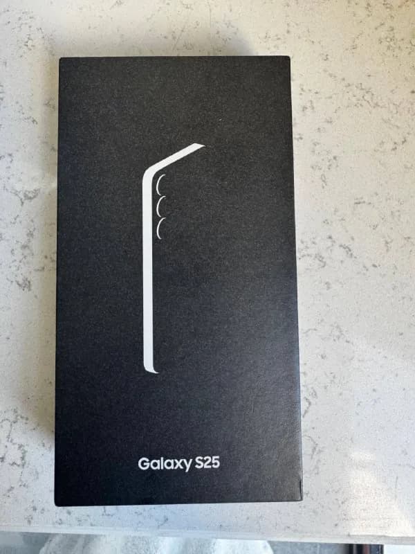 Samsung Galaxy S25. Запечатанный, не вскрывался. Местной гарантии нет, привезен из Европы. — Тбилиси — 2200 ₾