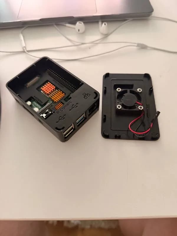 Raspberry Pi 4B 4GB. В корпусе с активным охлаждением + Power Supply 5V-3A (15W), розетка-на-Type-C, — Тбилиси — 300 ₾