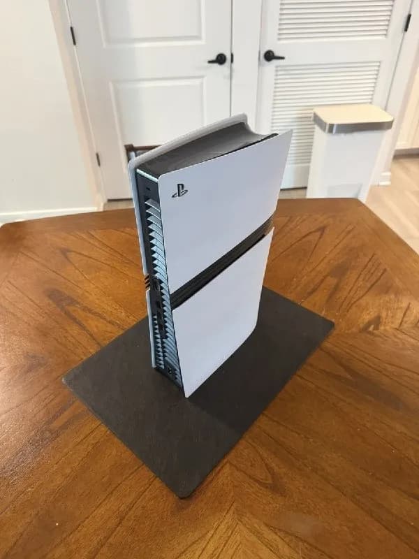 Playstation 5 PRO | PS 5 PRO, 2TB. + 2 геймпада + станция. Куплена почти год назад, местная гарантия — Батуми — 2,000 ₾