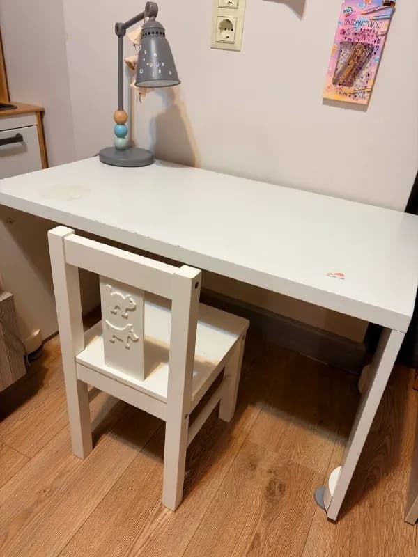 IKEA стульчик и стол-скамья, крепкая широкая белая столешка 90*49 и для свободы творчества маленьког — Батуми — 100 ₾