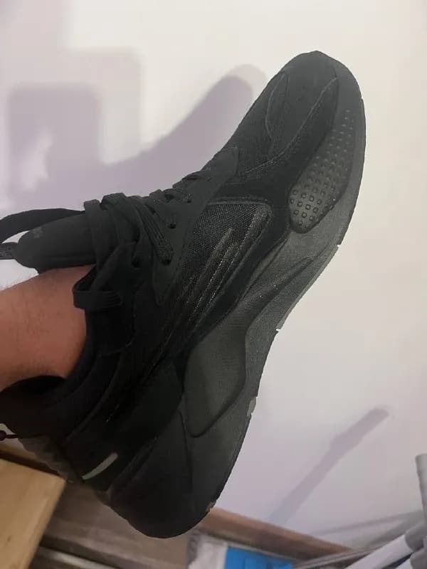 PUMA RS-X. Покупались в Канаде и отправляли посылкой, надевал 4-5 раз, думал разносятся, но нет. Раз — Батуми — 200 ₾