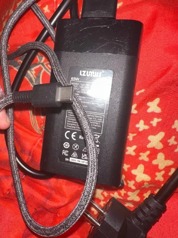 Продаю зарядное устройство для ноутбука