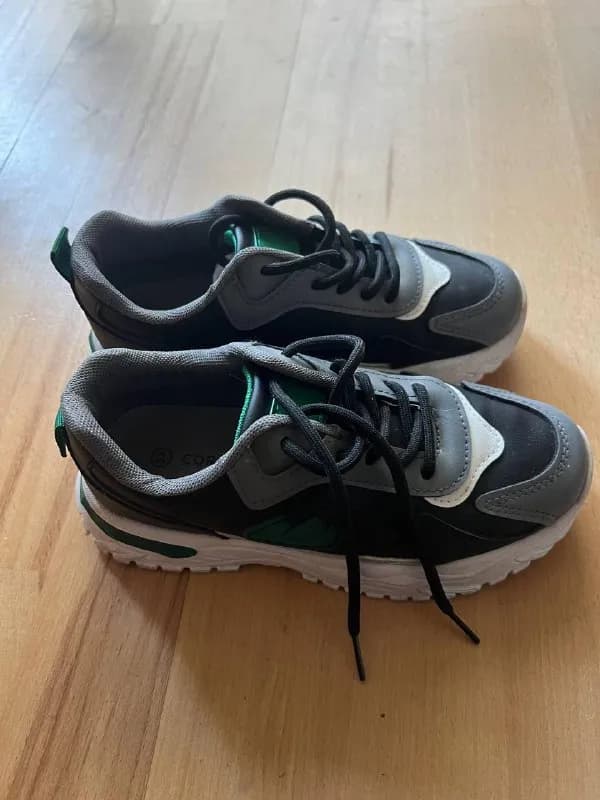 8 лет; кроссовки новые corso (33) — 20 gel; кроссовки новые adidas (us 7, покупались за 160gel) - — Тбилиси — 20 ₾