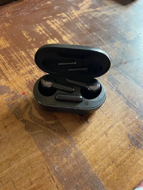 1. JBL Quantum TWS (беспроводные наушники) — Тбилиси — 150 ₾