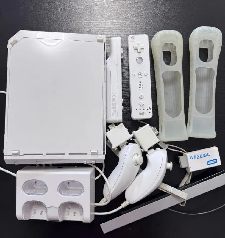 Wii Nintendo. Два комплекта контролеров + доп. контролер + зарядная станция + и двадцать дисков с иг — Тбилиси — 400 ₾