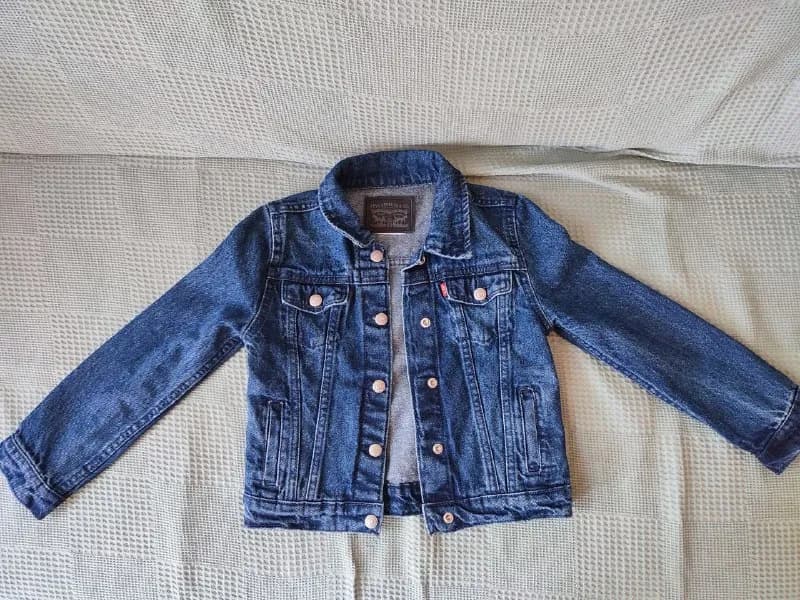 Levi’s на девочку 6-7 лет. Новая, не носилась. Цена — 15 gel. — Тбилиси — 15 ₾