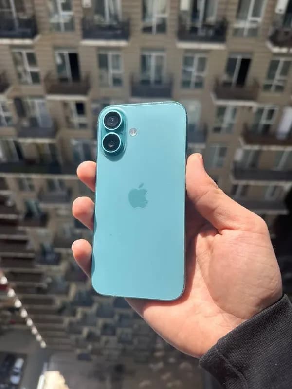 iPhone 16 256 GB SIM + eSIM в отличном состоянии. Телефон полностью исправен, без каких-либо проблем — Батуми — 1 400 ₾