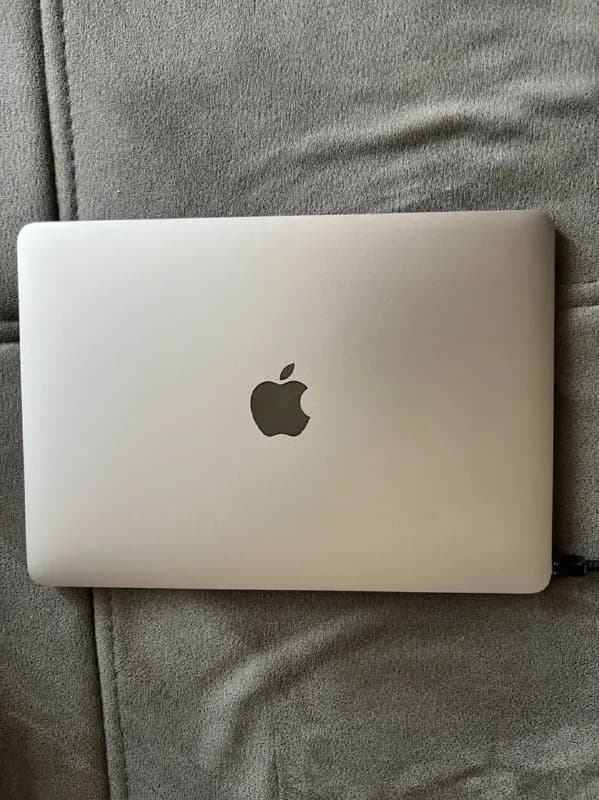 Apple MacBook Air — Тбилиси — 400 ₾