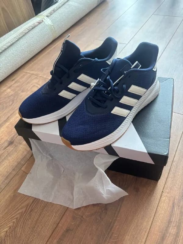Adidas, новые, оригинальные из Америки, размер 11,5. Или 44 размер. 140 лари — Батуми — 140 ₾
