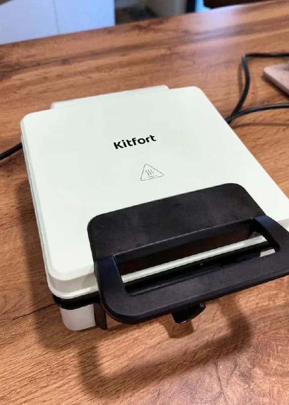 1. Вафельница Kitfort КТ-1693 — Тбилиси — 70 ₾