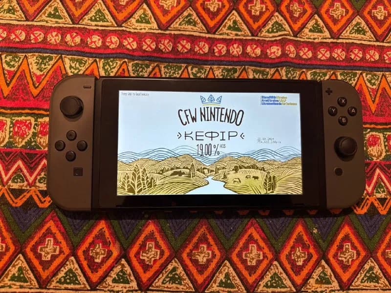Nintendo switch rev2, чипованный, можно устанавливать все игры бесплатно, цена 500 лари — Тбилиси — 500 ₾