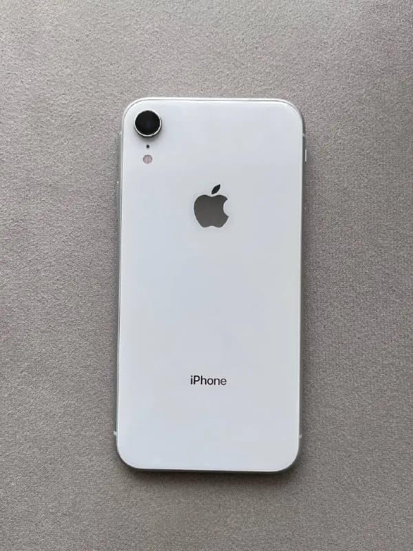 iPhone XR, 256 GB. В идеальном состоянии, как новый. Не вскрывался, в ремонте не был, покупали в США — Тбилиси — 390 ₾