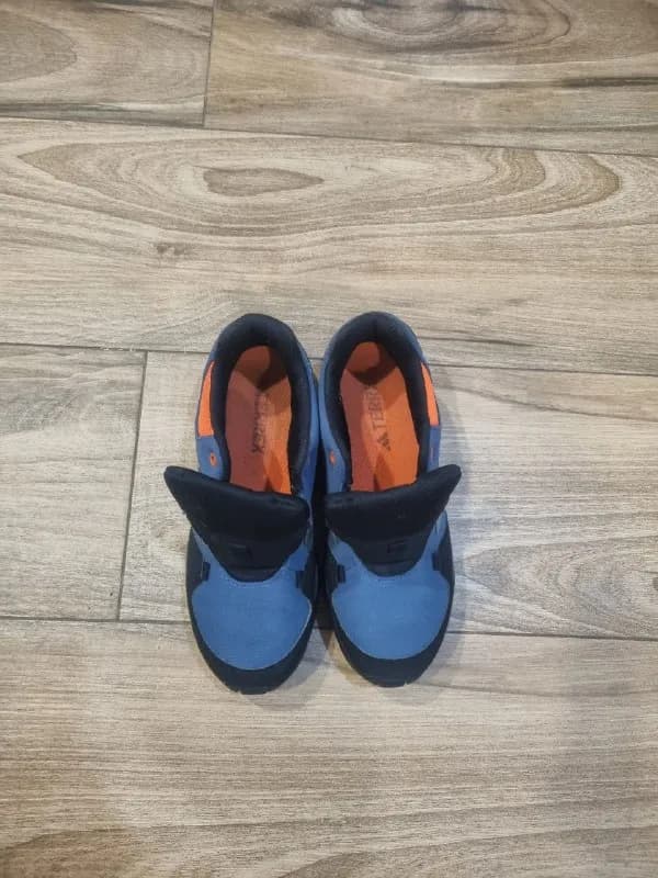 adidas. Размер 4 us. — Тбилиси — 30 ₾