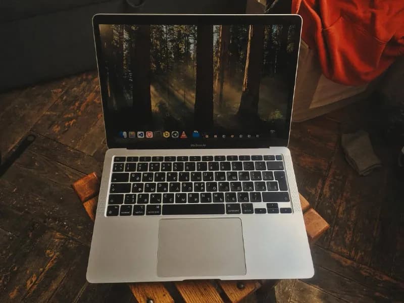 Macbook Air M1 16GB 512GB — Тбилиси