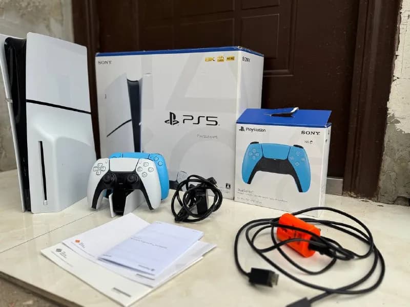Playstation 5 Slim Disk versia в идеальном состоянии. В комплекте 2 джойстика, кабели, док станция, — Тбилиси — 1,350 ₾