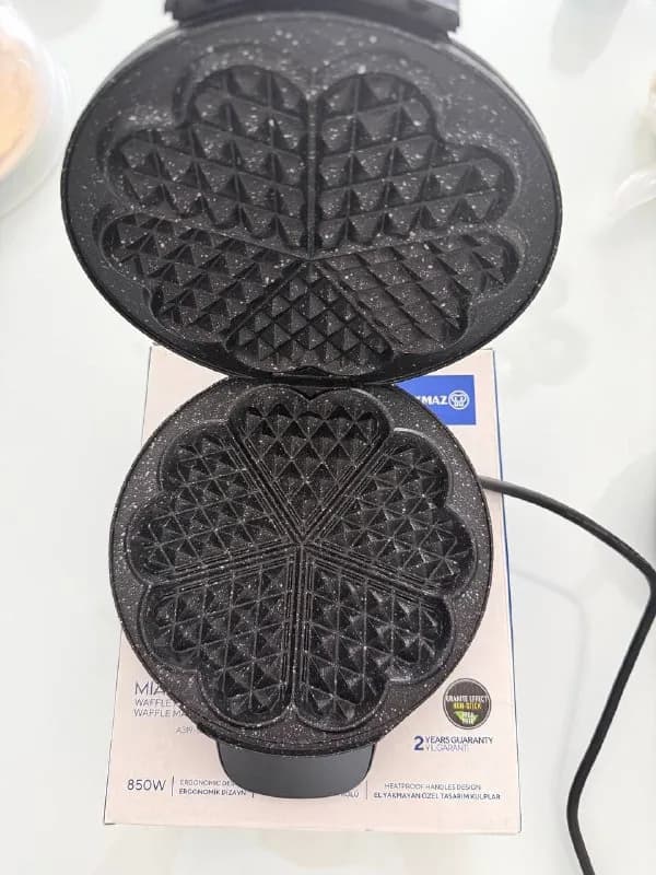 1. Вафельница Korkmaz Mia waffle А319-05, коробка в комплекте. 850 Вт, диаметр 19 см. Пользовались 4 — Батуми — 70 ₾