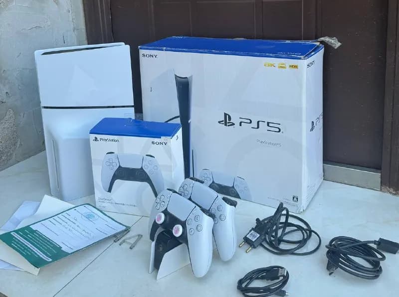 Playstation 5 Slim Disk versia в идеальном состоянии. В комплекте 2 джойстика, кабели, док станция, — Тбилиси — 1400 ₾