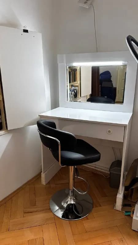 1. Стол для бровиста/визажиста, косметический столик — Тбилиси — 250 ₾