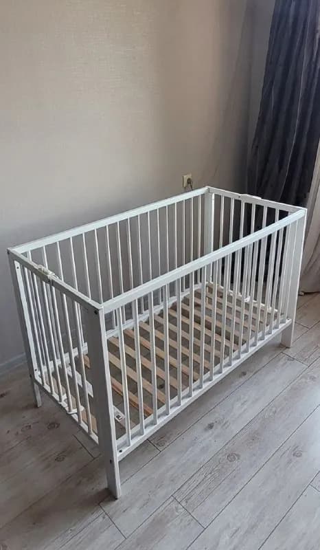 Mothercare (спальное место 120*60см), с матрасом, в очень хорошем состоянии. — Тбилиси — 150 ₾