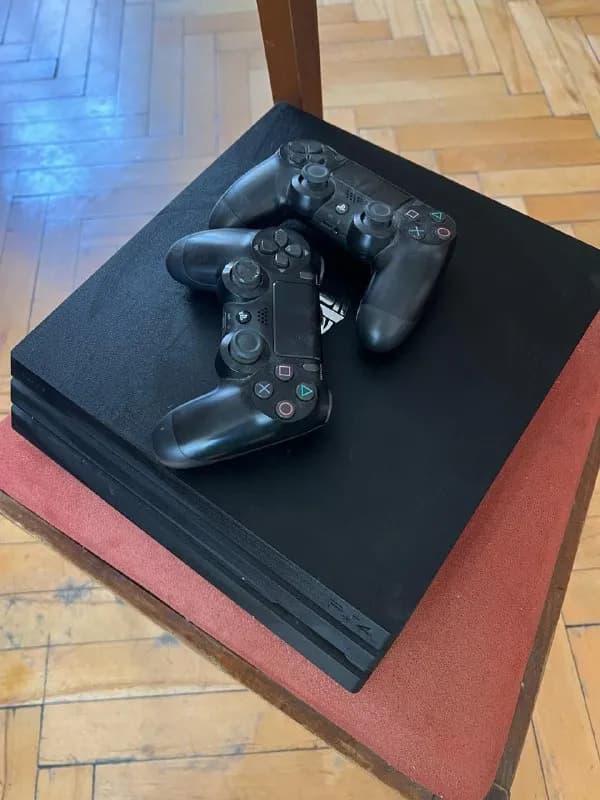 Playstation 4 Pro 1TB + 2 джойстика (один изредка барахлит) — Тбилиси