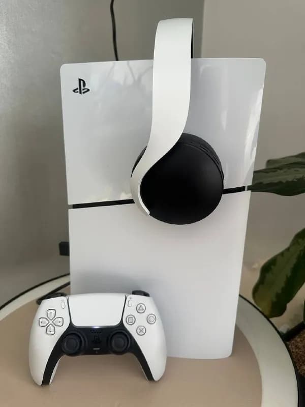 PlayStation 5 slim + наушники Sony ps pulse 3d (держат 2-3 недели без подзарядки) — Батуми — 1 350 ₾