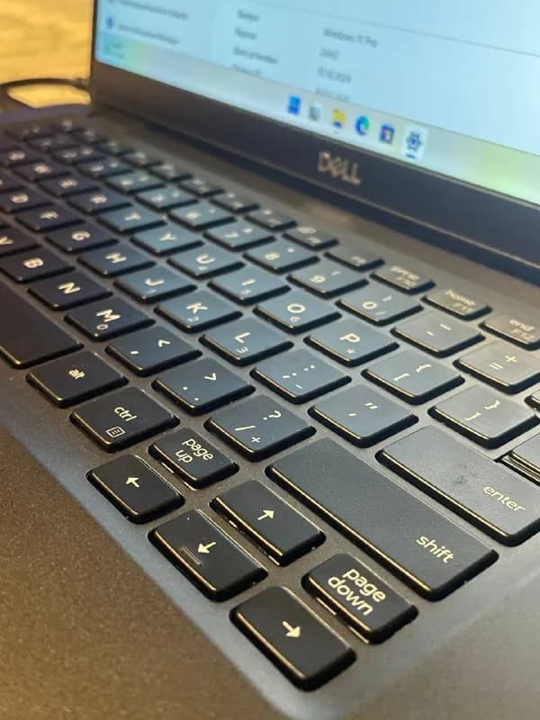 Dell Latitude 5300. Очень хороший экран с естественной цветопередачей. Состояние отличное. Обьем опе — Тбилиси — 790 ₾