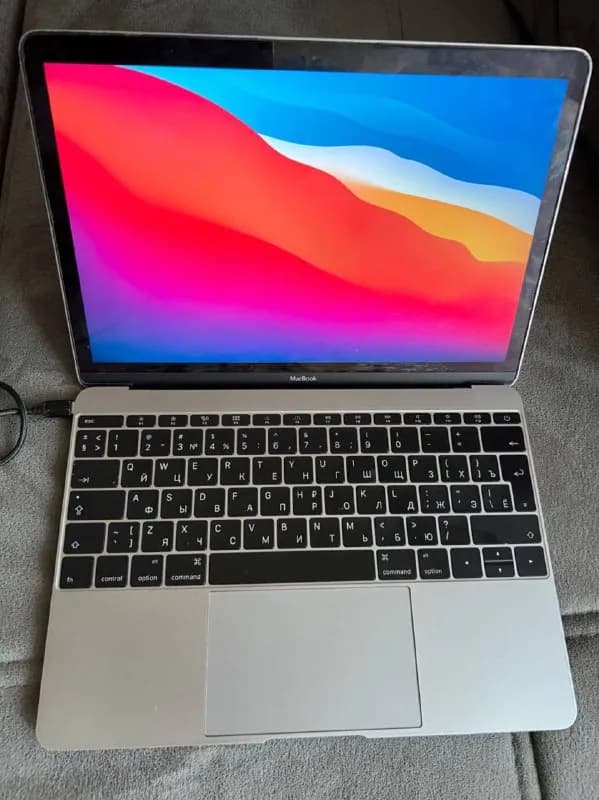 MacBook Air (390 лари) — Тбилиси — 390 ₾
